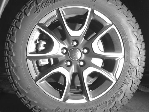 Used 2025 Jeep Compass Trailhawk image 12