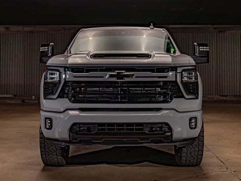 Used 2024 Chevrolet Silverado 2500 LTZ w/ LTZ Plus Package AWD/4WD image 2