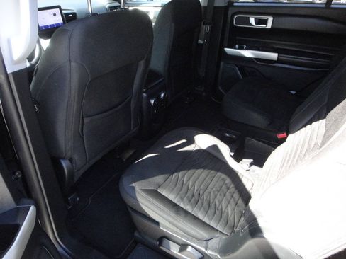 Used 2021 Ford Explorer XLT AWD/4WD image 11
