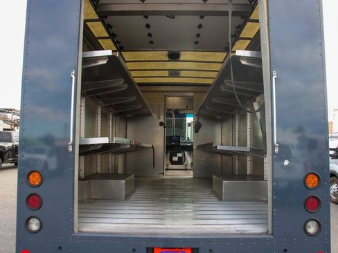 Used 2019 Ford E-450 and Econoline 450 Super Duty image 8