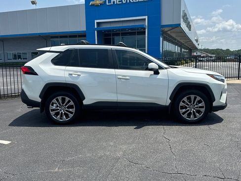 Used 2022 Toyota RAV4 XLE Premium FWD image 5