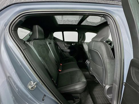 Used 2023 Volvo XC40 Recharge Plus image 27