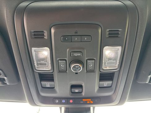 Used 2021 GMC Yukon SLT w/ SLT Luxury Plus Package AWD/4WD image 31