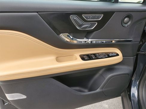 Certified 2020 Lincoln Corsair Reserve image 18