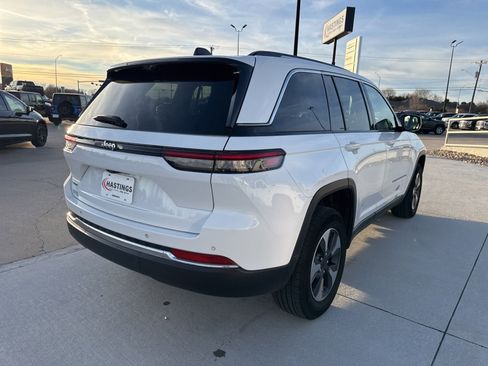 Used 2022 Jeep Grand Cherokee Limited w/ Luxury Tech Group II image 8