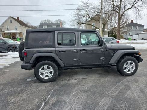 Used 2022 Jeep Wrangler Unlimited Sport image 25