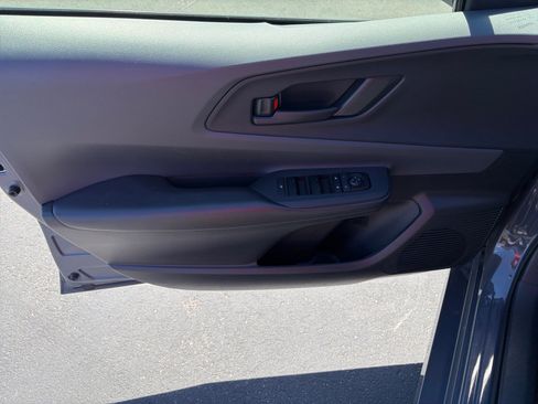 Used 2025 Toyota Prius LE FWD image 9
