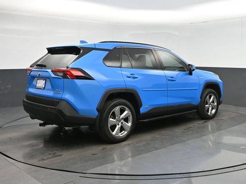 Used 2021 Toyota RAV4 XLE Premium AWD/4WD image 7