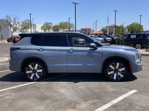 New 2026 Mitsubishi Outlander SEL FWD image 2