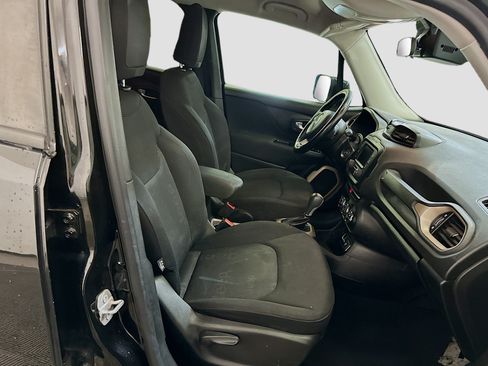 Used 2015 Jeep Renegade Latitude FWD image 32