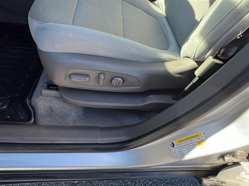 Used 2021 Chevrolet Traverse LT image 14