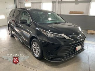 Used 2024 Toyota Sienna LE video 1