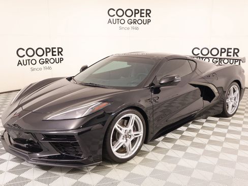 Used 2022 Chevrolet Corvette Stingray Coupe w/ Z51 Performance Package RWD image 10