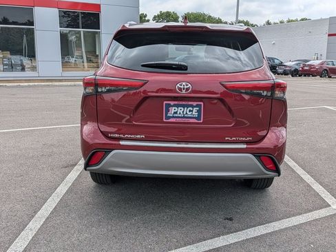 Used 2023 Toyota Highlander Platinum FWD image 6