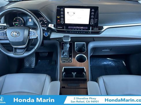 Used 2022 Toyota Sienna XLE image 16