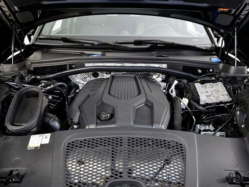 Used 2023 Porsche Macan Turbo image 33