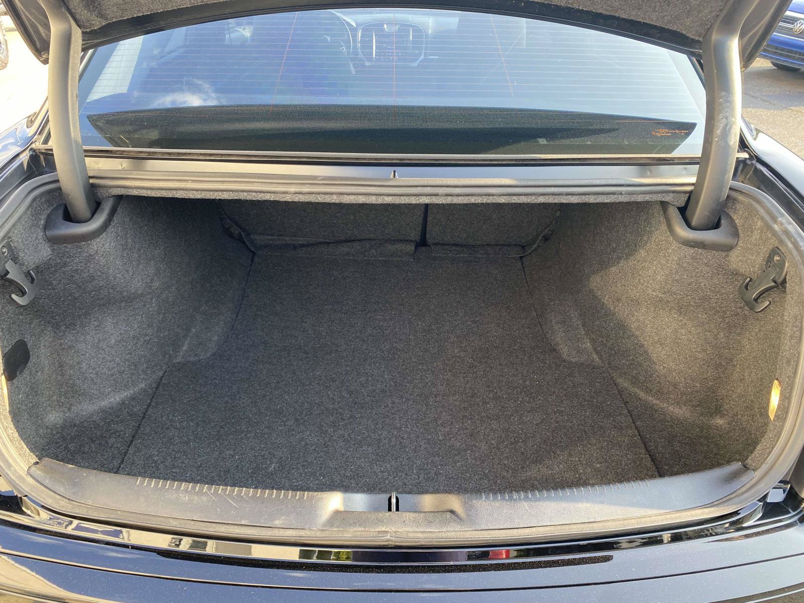 Used 2021 Chrysler 300 Touring w/ Sport Appearance Package RWD image 17
