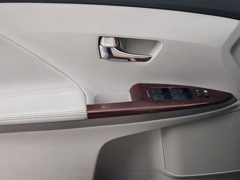 Used 2010 Toyota Venza Base image 23