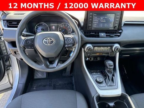 Used 2021 Toyota RAV4 LE AWD/4WD image 17