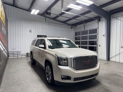 Used 2015 GMC Yukon XL Denali w/ Premium Package AWD/4WD image 23