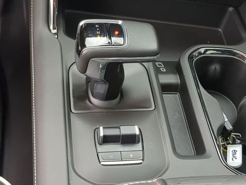 Used 2024 GMC Sierra 1500 AT4X image 28