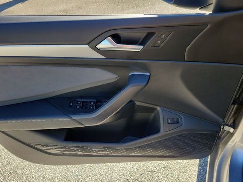 Used 2025 Volkswagen Jetta SE image 13