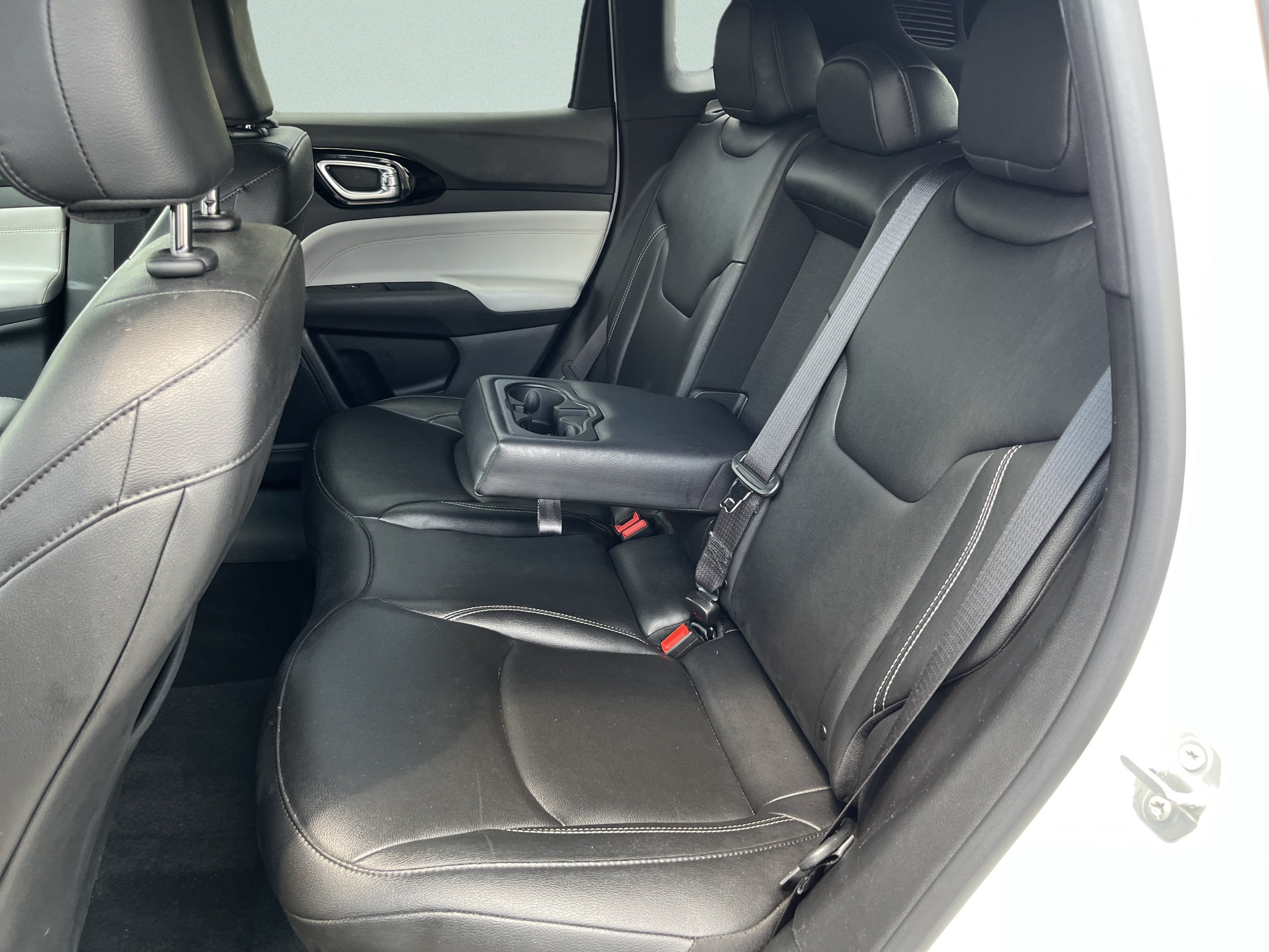 Used 2025 Jeep Compass Limited AWD/4WD image 29