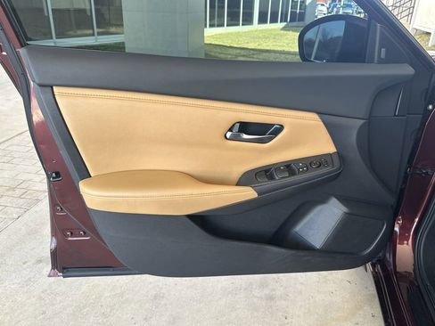 Used 2022 Nissan Sentra SV w/ SV Premium Package image 11