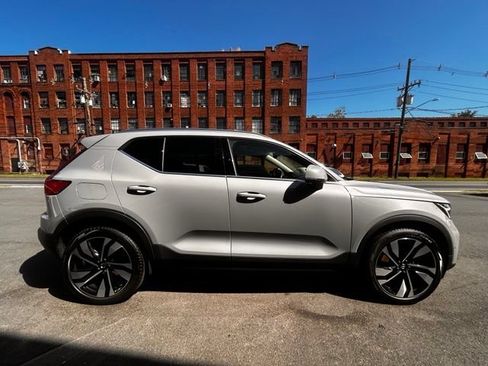 Used 2024 Volvo XC40 B5 Plus w/ Protection Package Premier AWD/4WD image 8