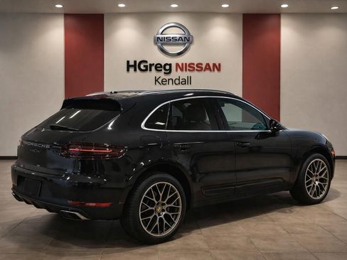 Used 2017 Porsche Macan Turbo AWD/4WD image 2