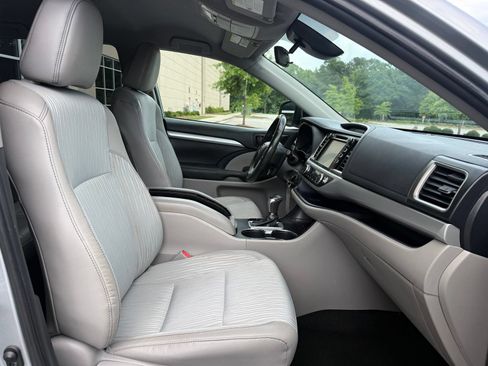 Used 2019 Toyota Highlander Plus w/ Protection Package #3 AWD/4WD image 33