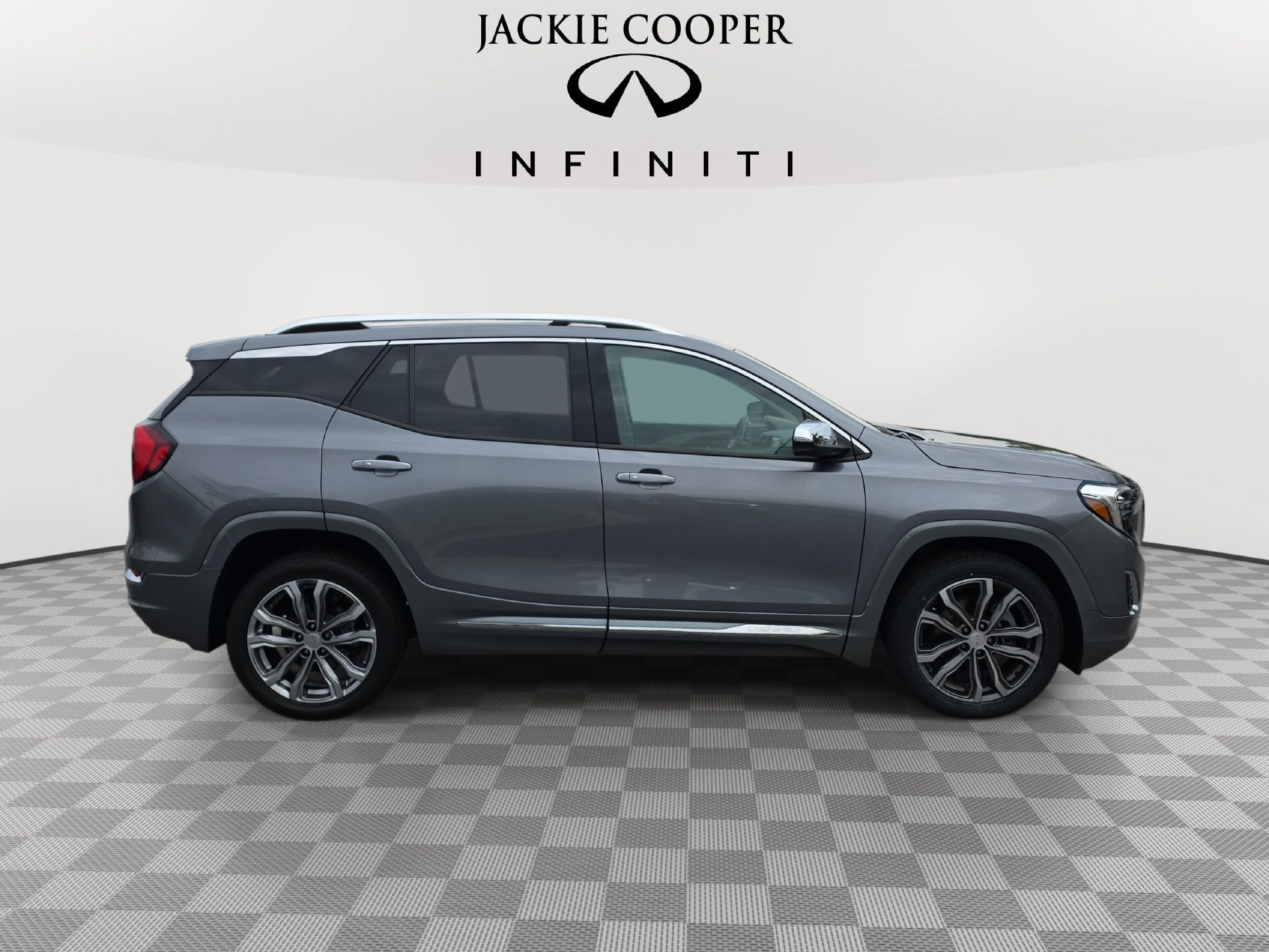 Used 2020 GMC Terrain Denali w/ Denali Premium Package FWD image 4