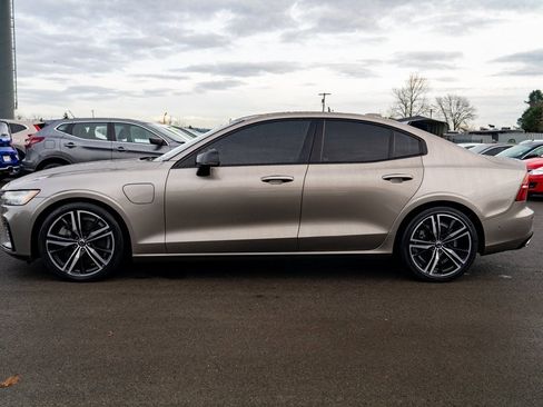 Used 2019 Volvo S60 T8 R-Design image 12