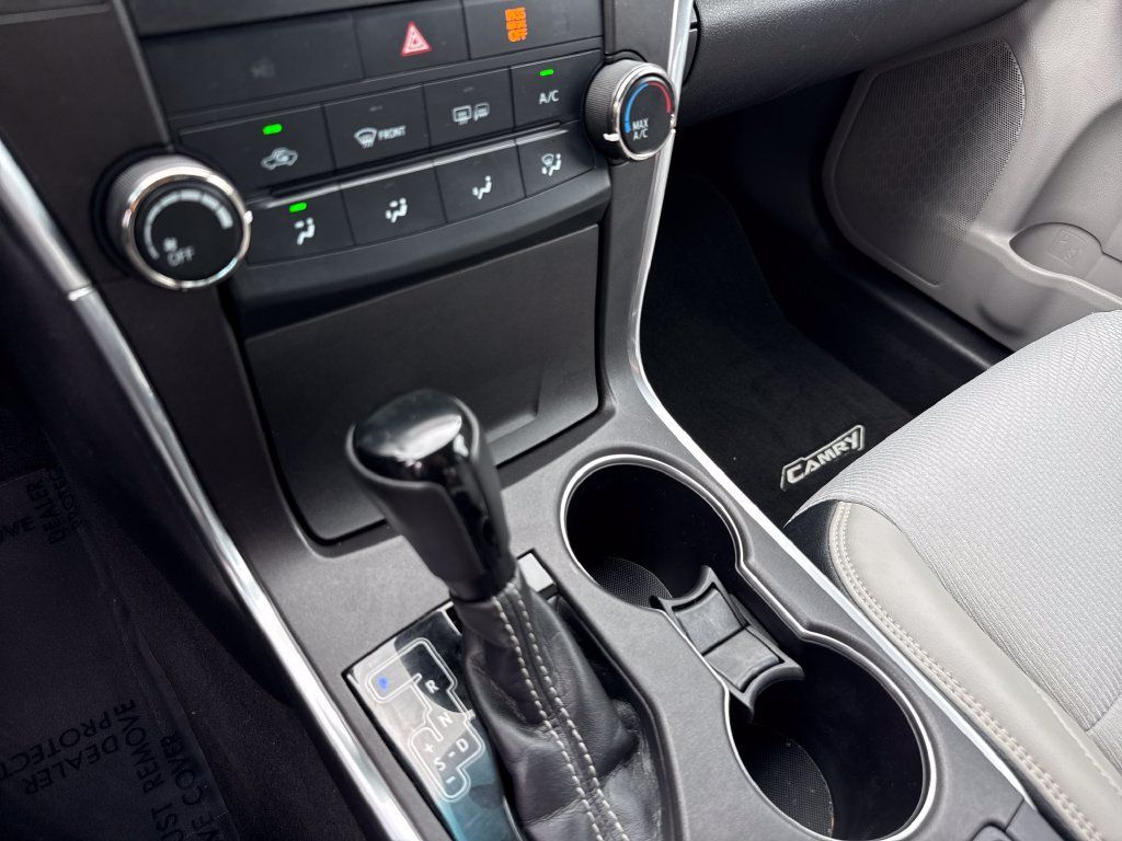 Used 2017 Toyota Camry SE FWD image 17