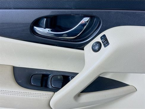 Used 2020 Nissan Rogue SV image 22