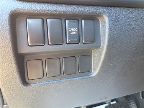 Used 2019 Nissan Titan S image 21