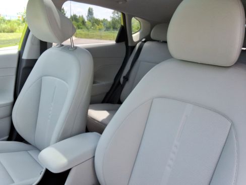 Used 2025 Hyundai Kona Limited image 24