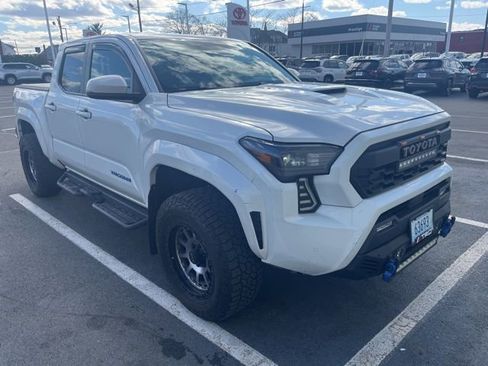 Used 2024 Toyota Tacoma TRD Sport w/ TRD Sport Upgrade Package image 2
