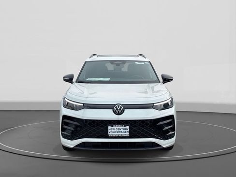 New 2026 Volkswagen Tiguan SE R-Line FWD image 2