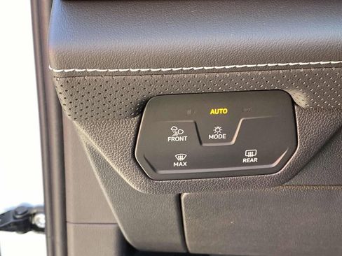 New 2026 Volkswagen Atlas SE FWD image 21
