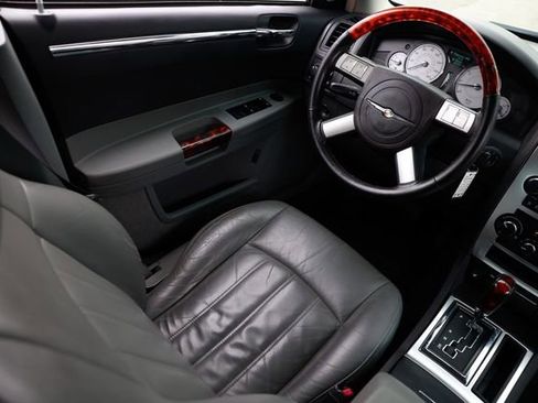 Used 2005 Chrysler 300 C w/ Protection Group II image 22