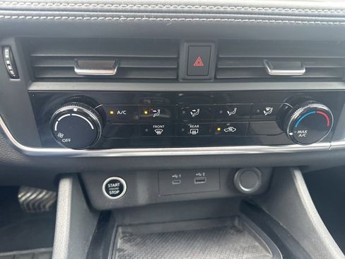 Used 2022 Nissan Rogue S image 18