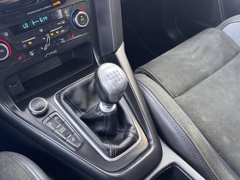 Used 2017 Ford Focus RS AWD/4WD image 34