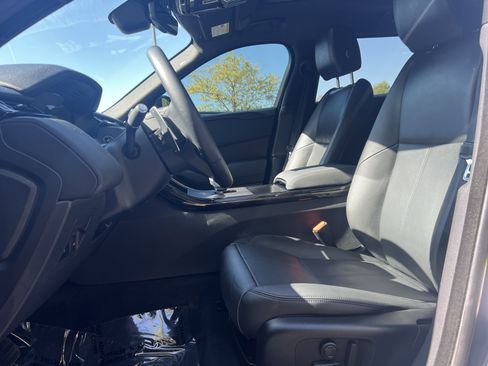 Certified 2024 Land Rover Range Rover Velar Dynamic SE image 23