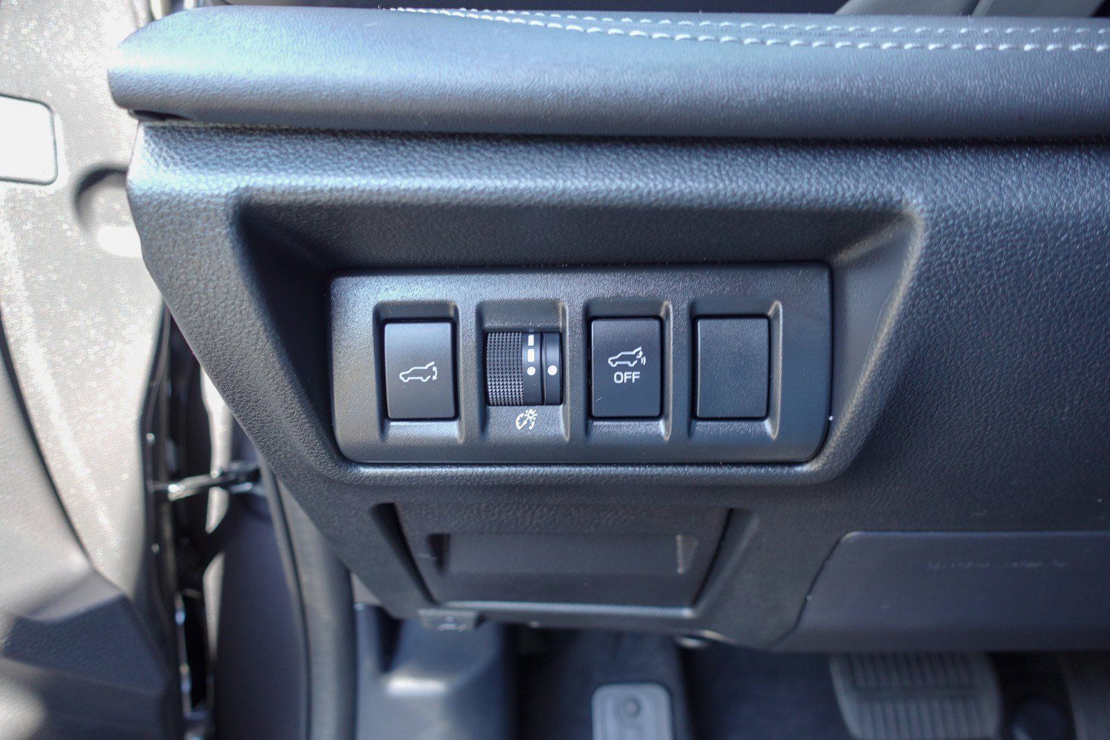 Certified 2025 Subaru Outback Limited AWD/4WD image 14
