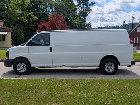 Used 2011 Chevrolet Express 3500 Extended RWD image 7