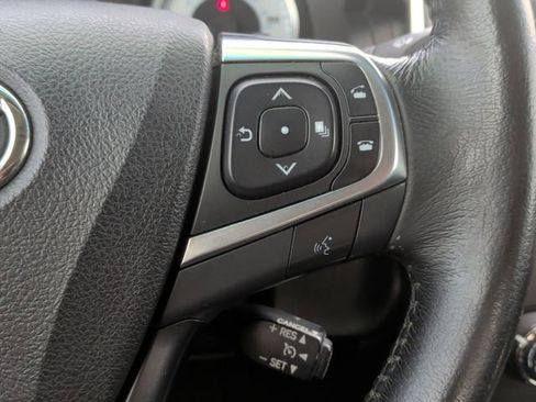 Used 2016 Toyota Camry SE FWD image 18