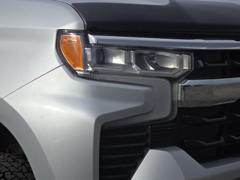 Used 2022 Chevrolet Silverado 1500 LT w/ Z71 Off-Road Package image 44