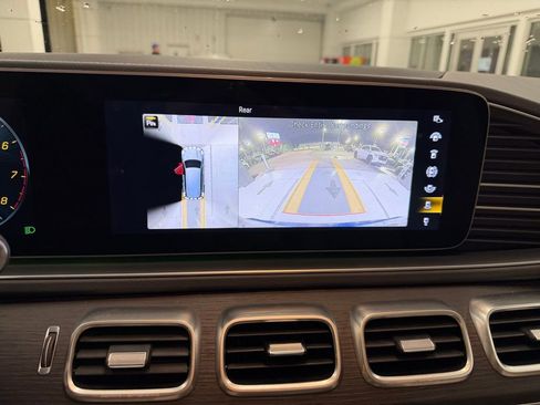 Used 2022 Mercedes-Benz GLS 450 4MATIC image 23