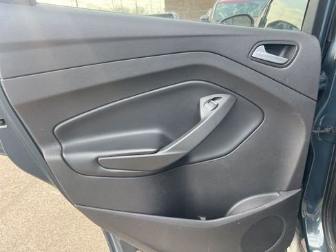 Used 2019 Ford Escape SE image 14